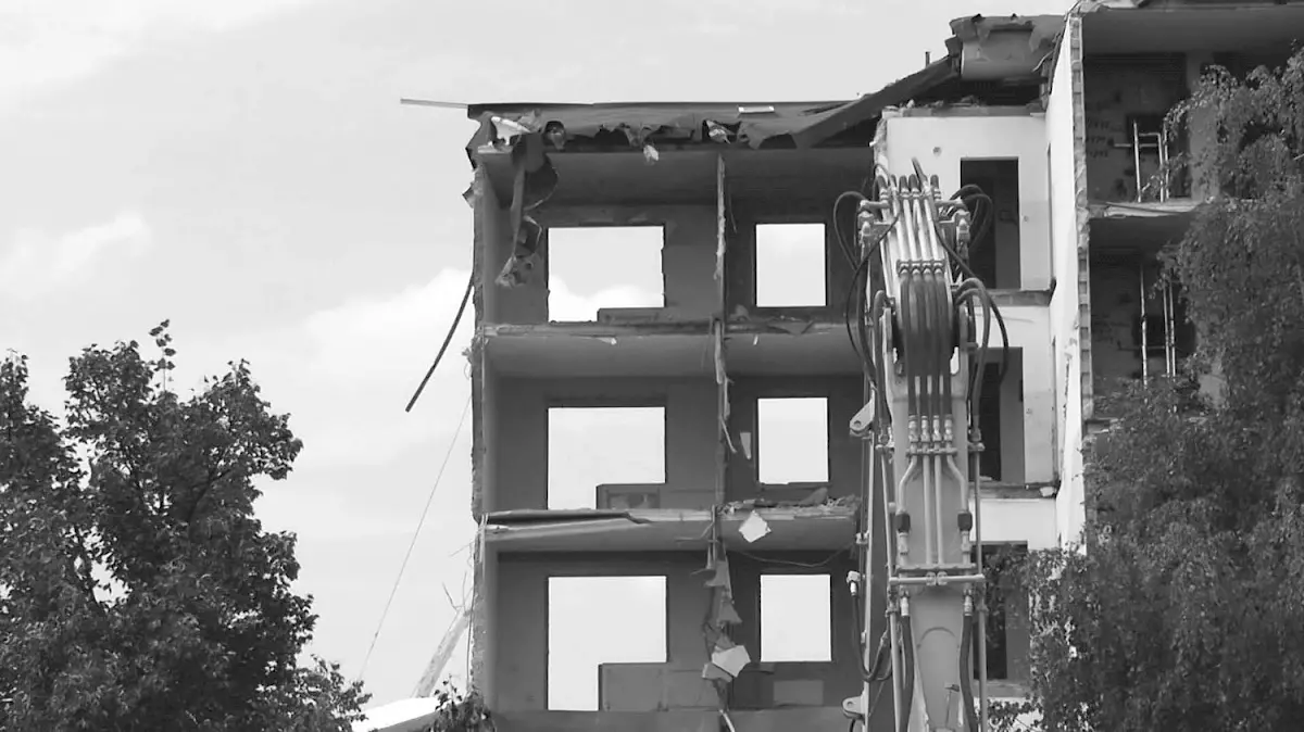 , gutted ("de-cored") buildings in Hoyerswerda