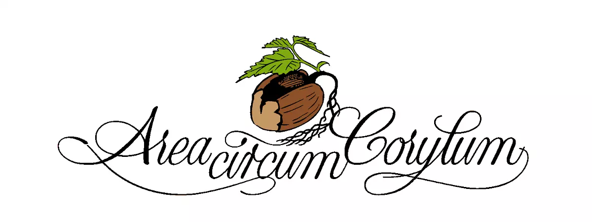 Area circum Corylum, Area Circum Corylum, Schriftzug